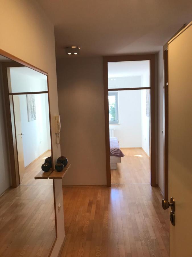 Apartment Angela With Private Garage Slot プーラ エクステリア 写真